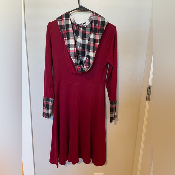 Women’s Red Plaid Print Panel Hooded Midi Dress Size 6 NWOT - Picture 8 of 11